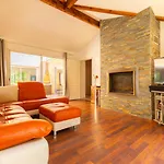 Belle Avec Jacuzzi, Parking, Climatisation, Jardin, Calme Holiday home *