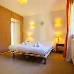 Belle Avec Jacuzzi, Parking, Climatisation, Jardin, Calme Holiday home
