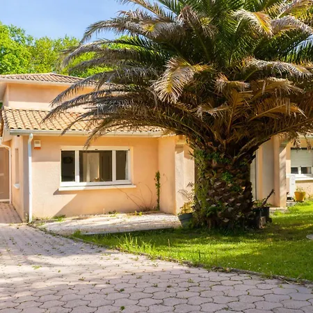 펜션 Belle Avec Jacuzzi, Parking, Climatisation, Jardin, Calme