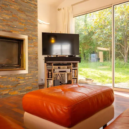 Belle Avec Jacuzzi, Parking, Climatisation, Jardin, Calme 펜션 비아히쯔