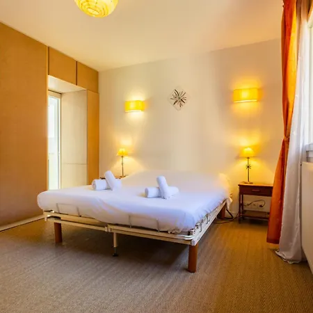 Belle Avec Jacuzzi, Parking, Climatisation, Jardin, Calme 펜션