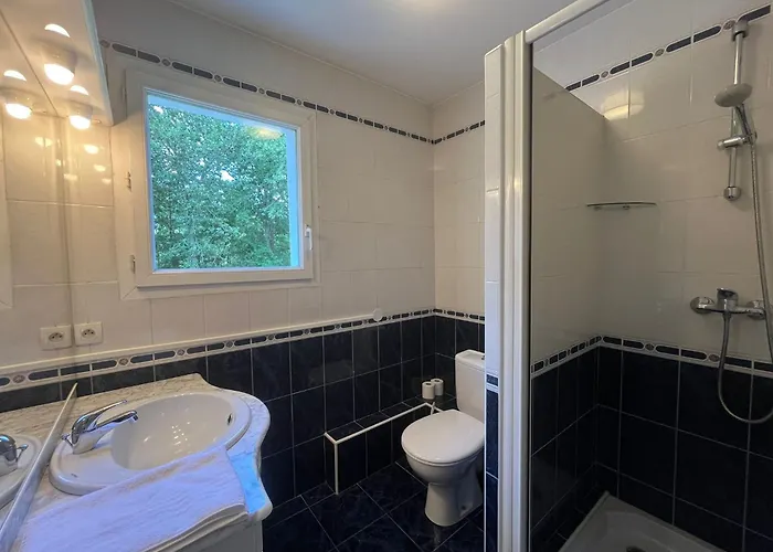 펜션 Belle Villa Avec Jacuzzi, Parking, Climatisation, Jardin, Calme