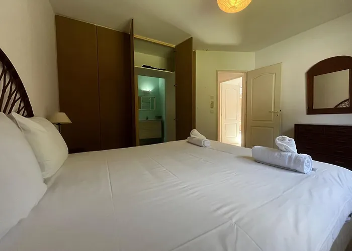 Belle Villa Avec Jacuzzi, Parking, Climatisation, Jardin, Calme *